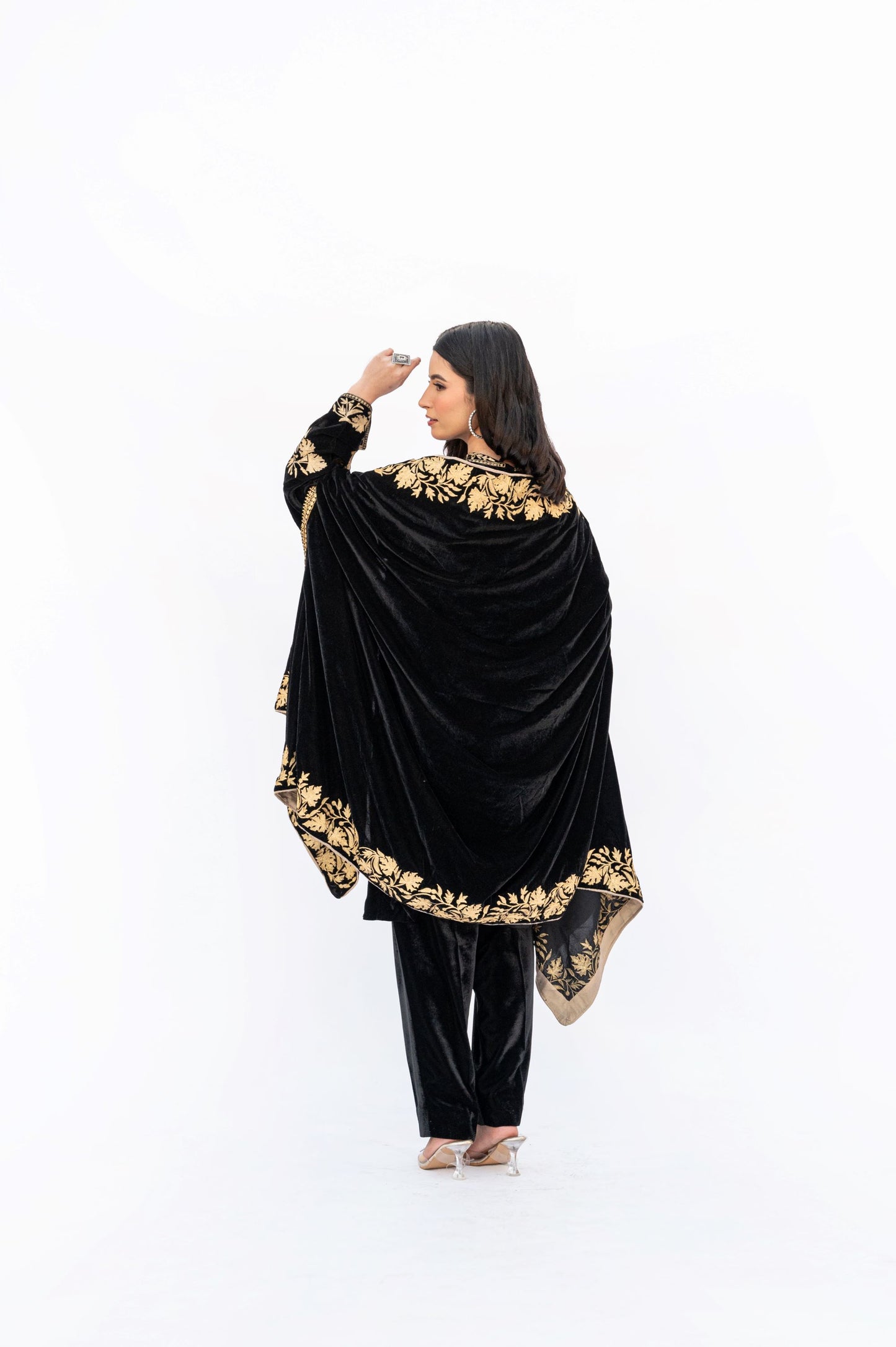 Black velvet Chinar border Cape Set
