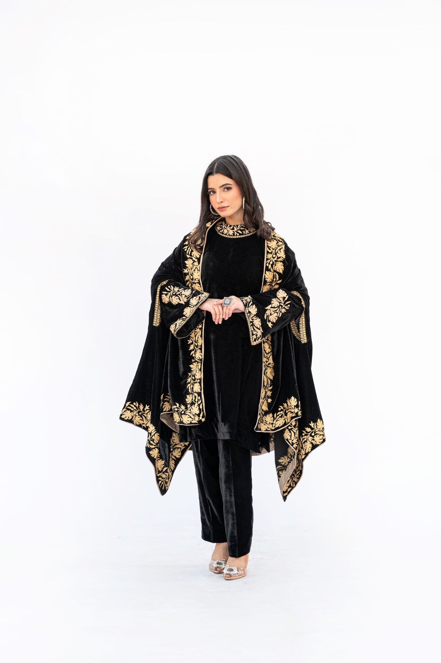Black velvet Chinar border Cape Set