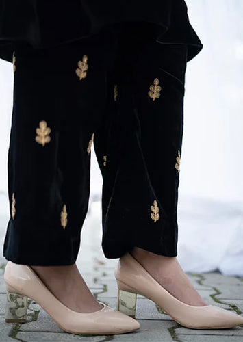 Black Velvet Shoulder Phiran Set