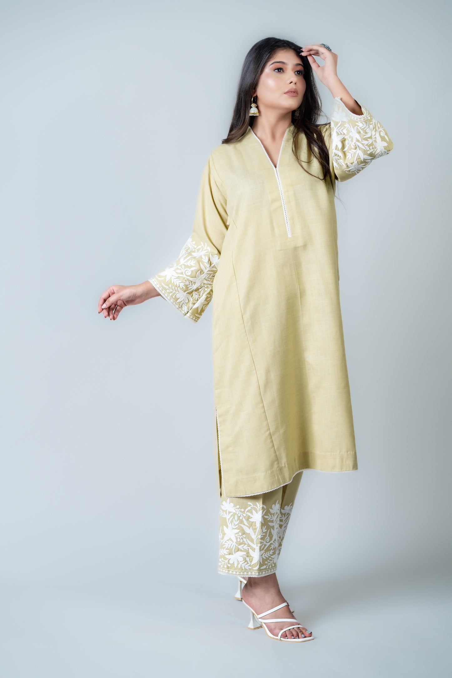 Light Green Cotton Phiran Set With Aari Embroidery