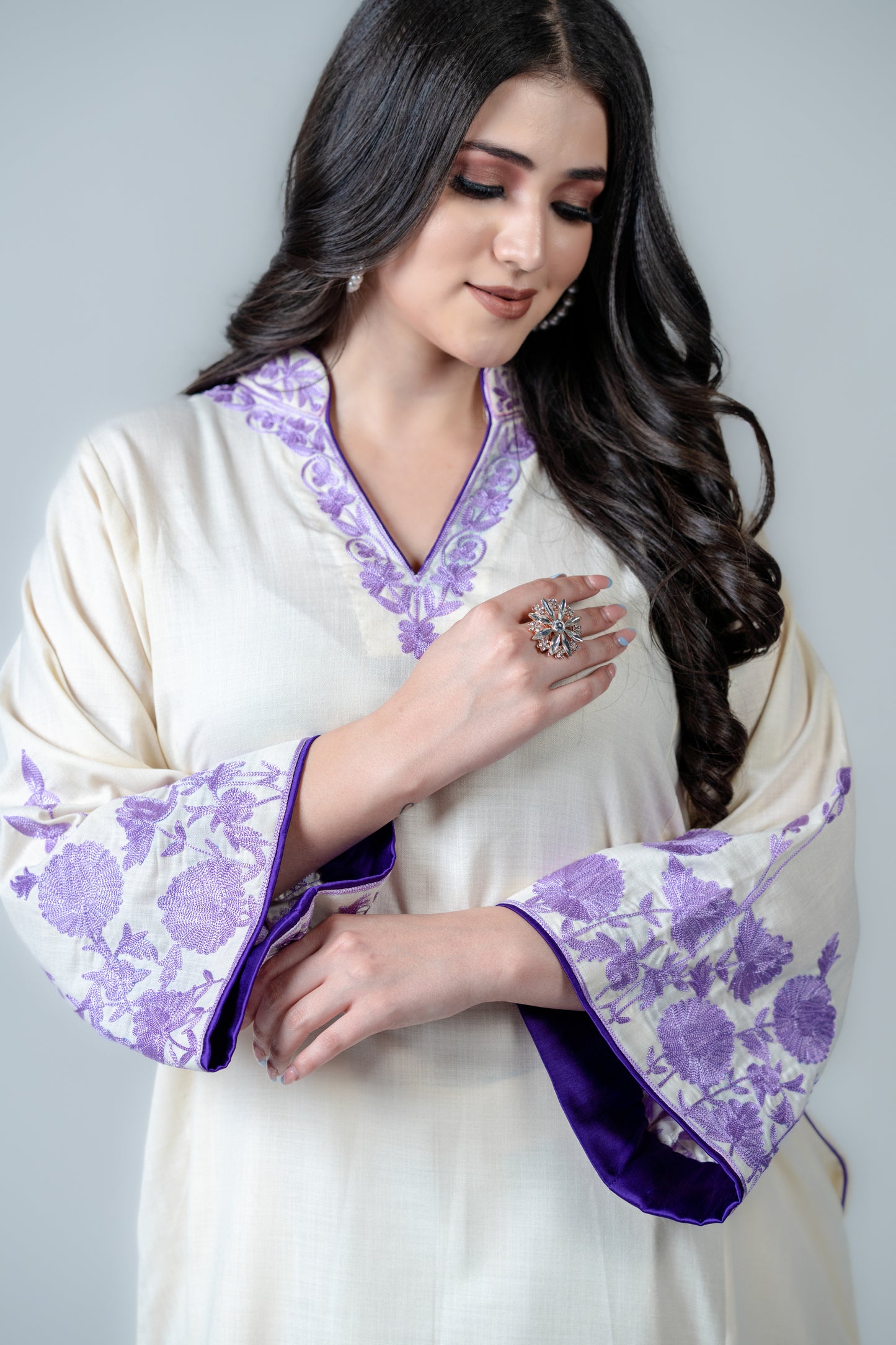 Off White Cotton Phiran Set With Purple Aari Embroidery