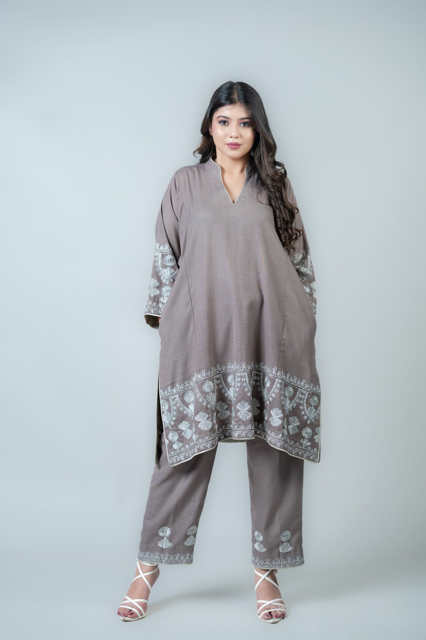 Grey Cotton Phiran Set With Grey Aari Embroidery