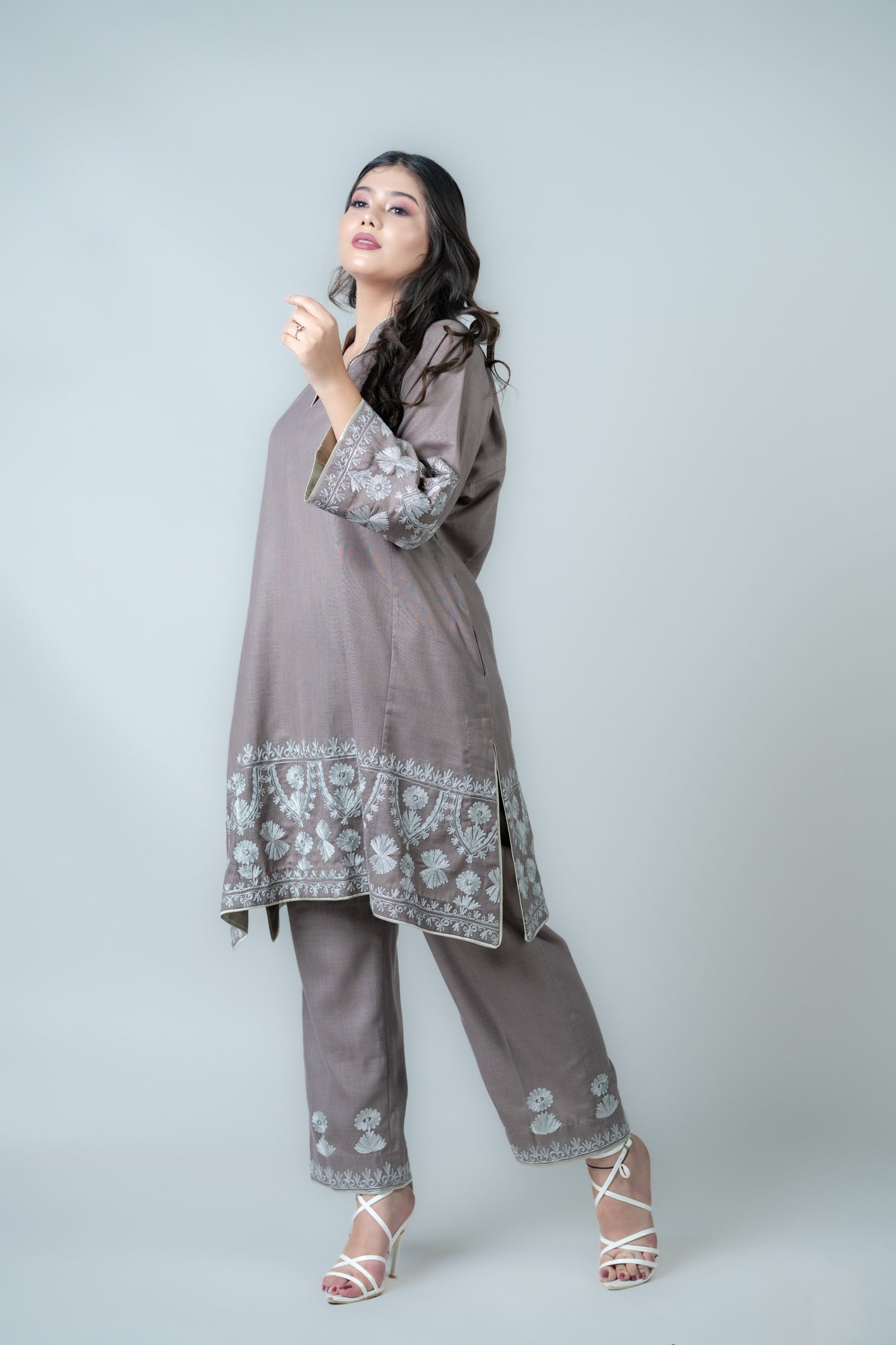 Grey Cotton Phiran Set With Grey Aari Embroidery