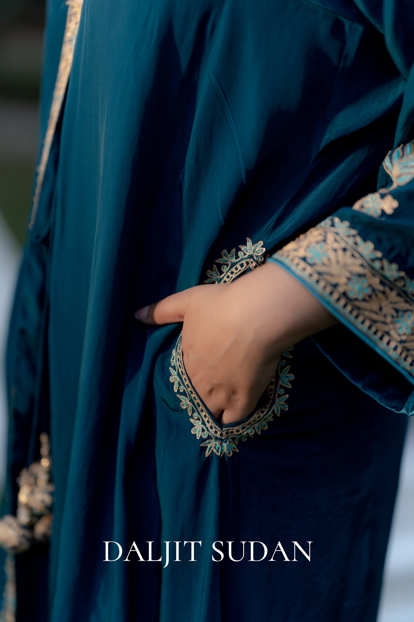 Peacock Blue Crepe Band Aari Set