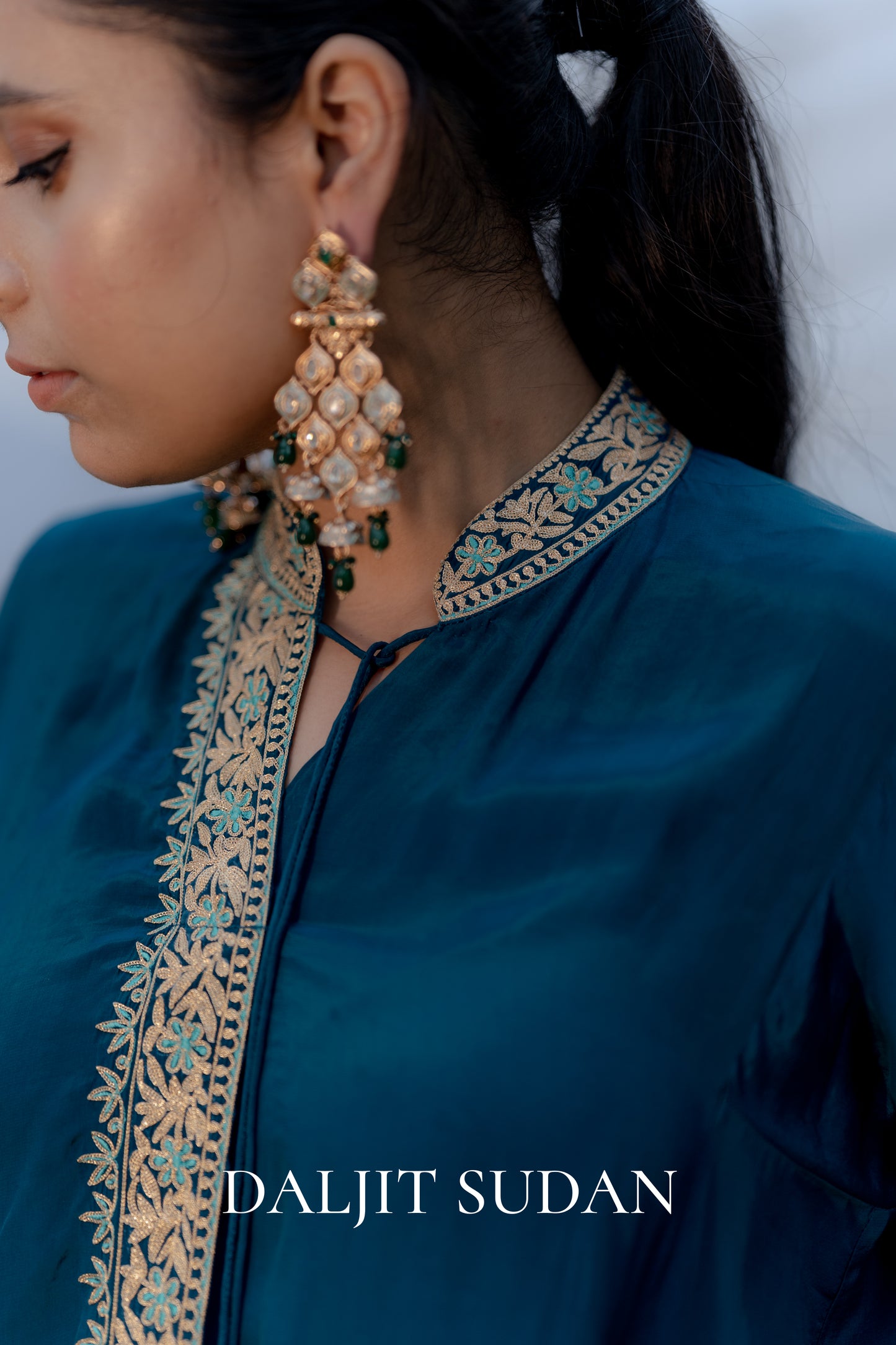 Peacock Blue Crepe Band Aari Set