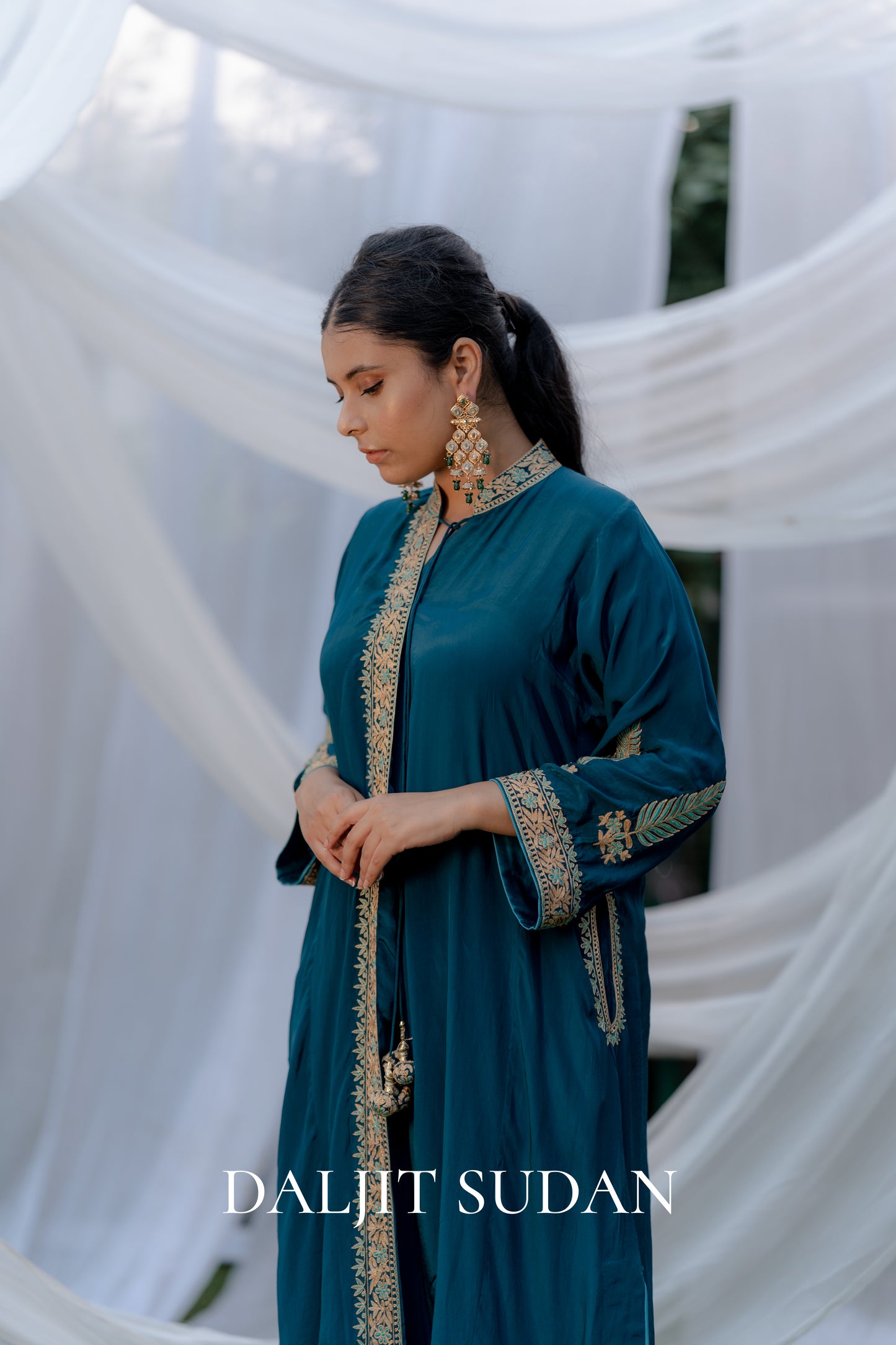 Peacock Blue Crepe Band Aari Set