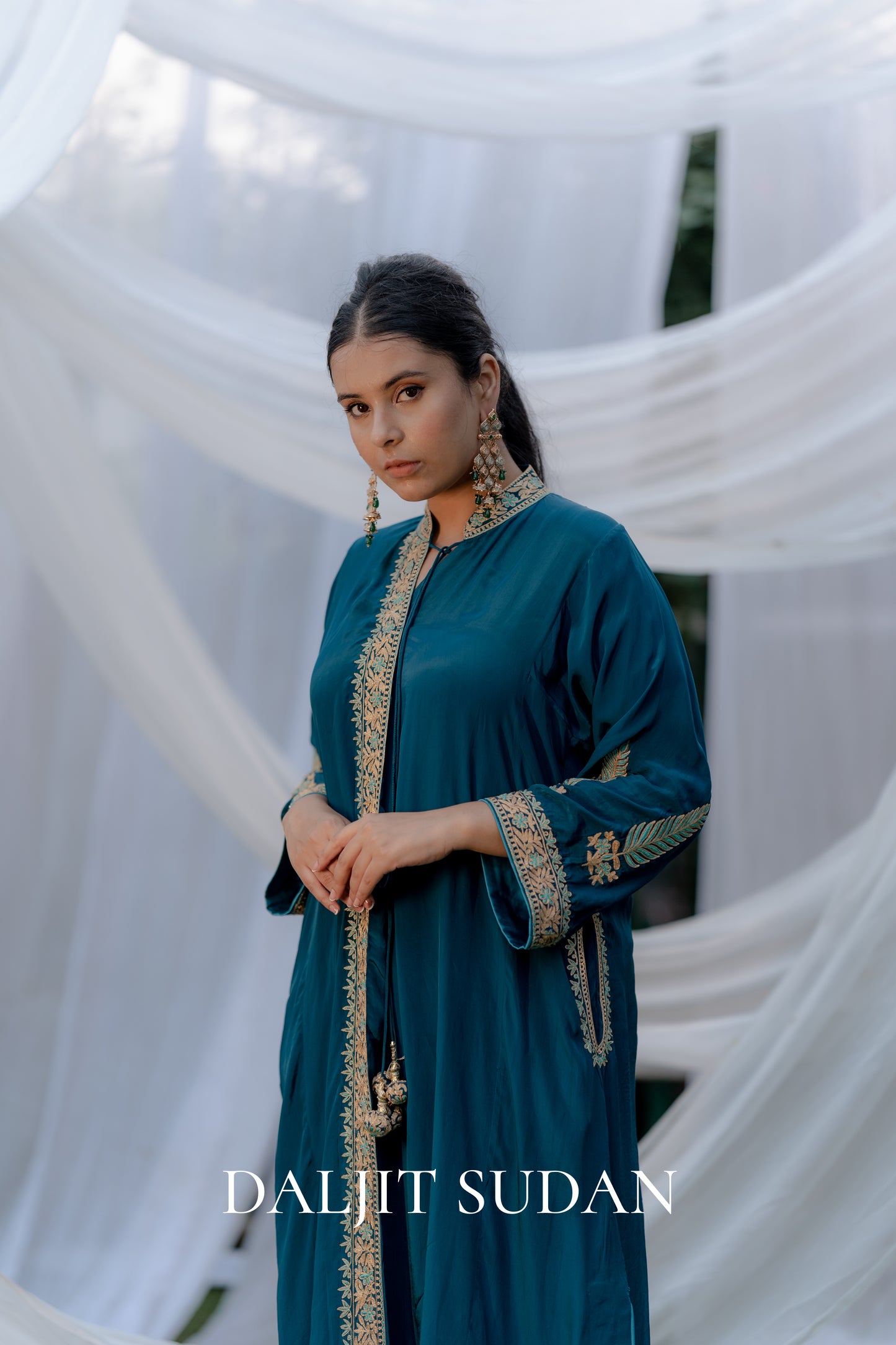 Peacock Blue Crepe Band Aari Set