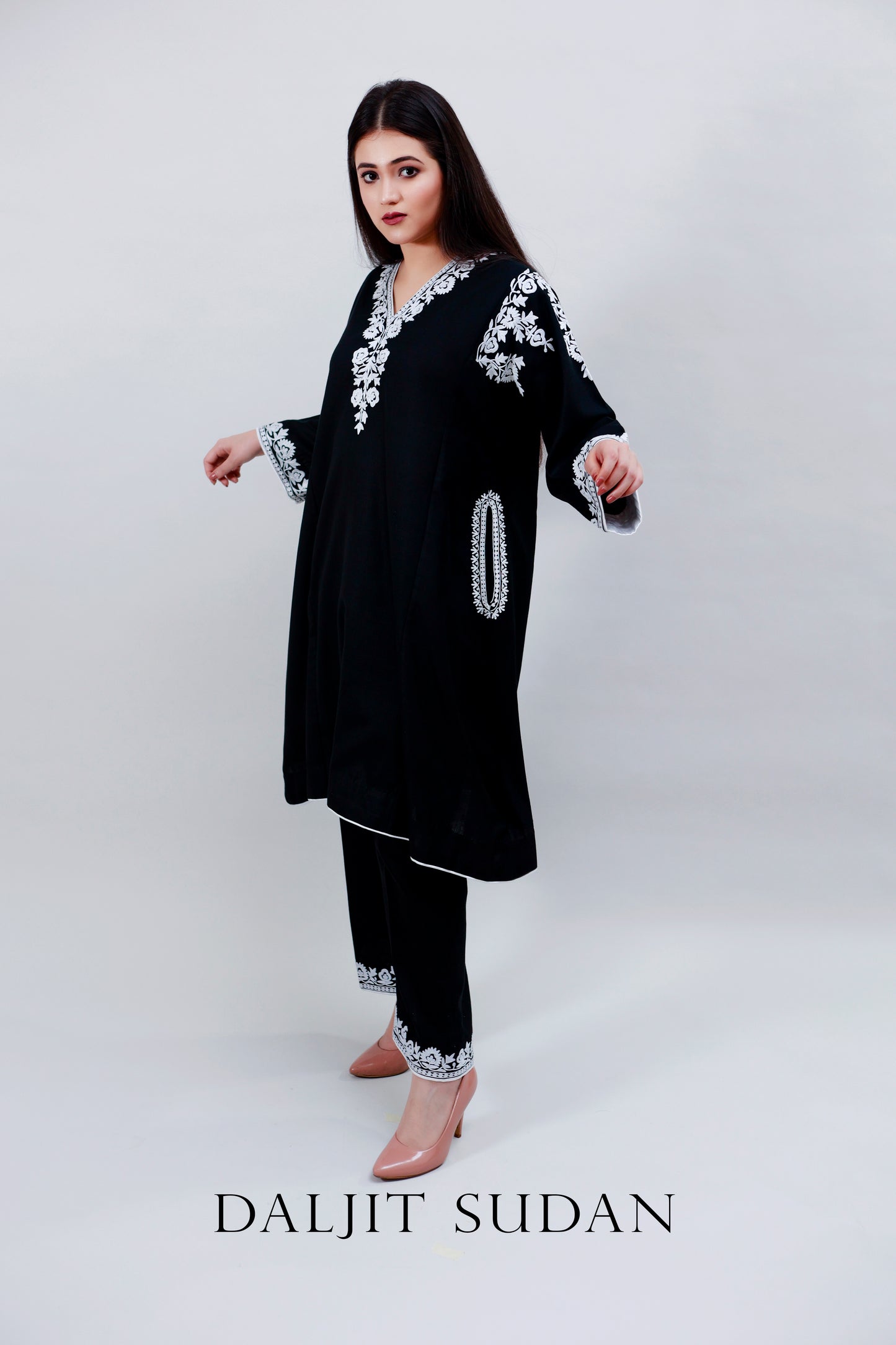 Black Cotton Phiran Set With White Aari Embroidery