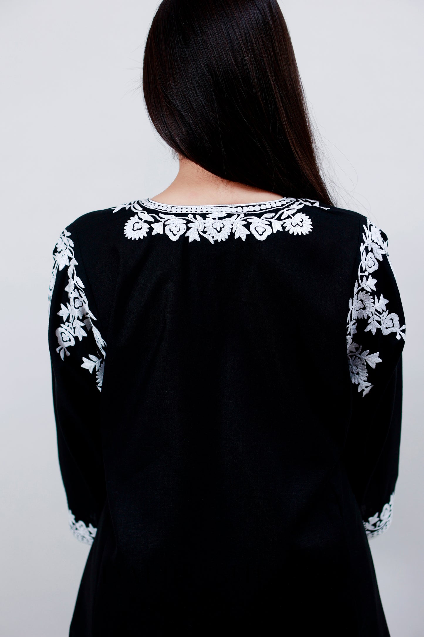 Black Cotton Phiran Set With White Aari Embroidery