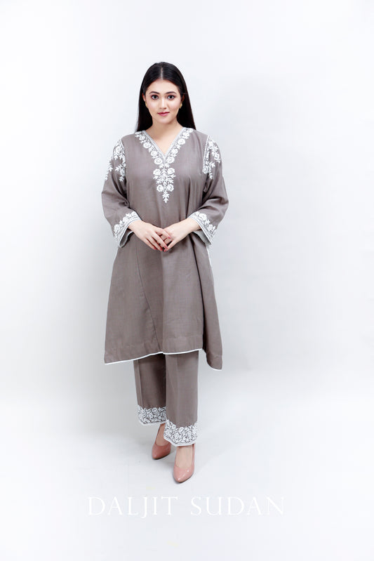 Grey Cotton Phiran Set With White Aari Embroidery