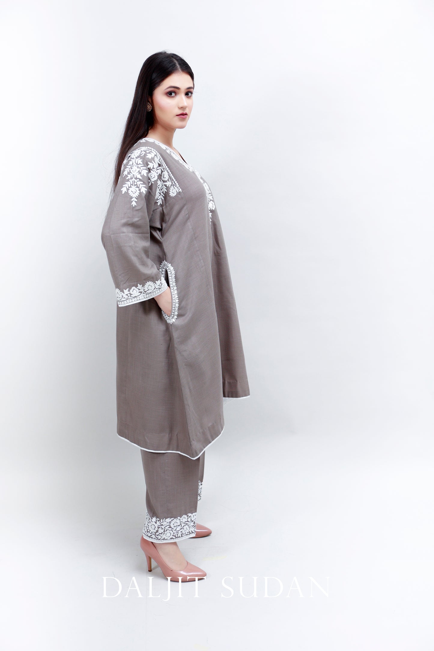 Grey Cotton Phiran Set With White Aari Embroidery