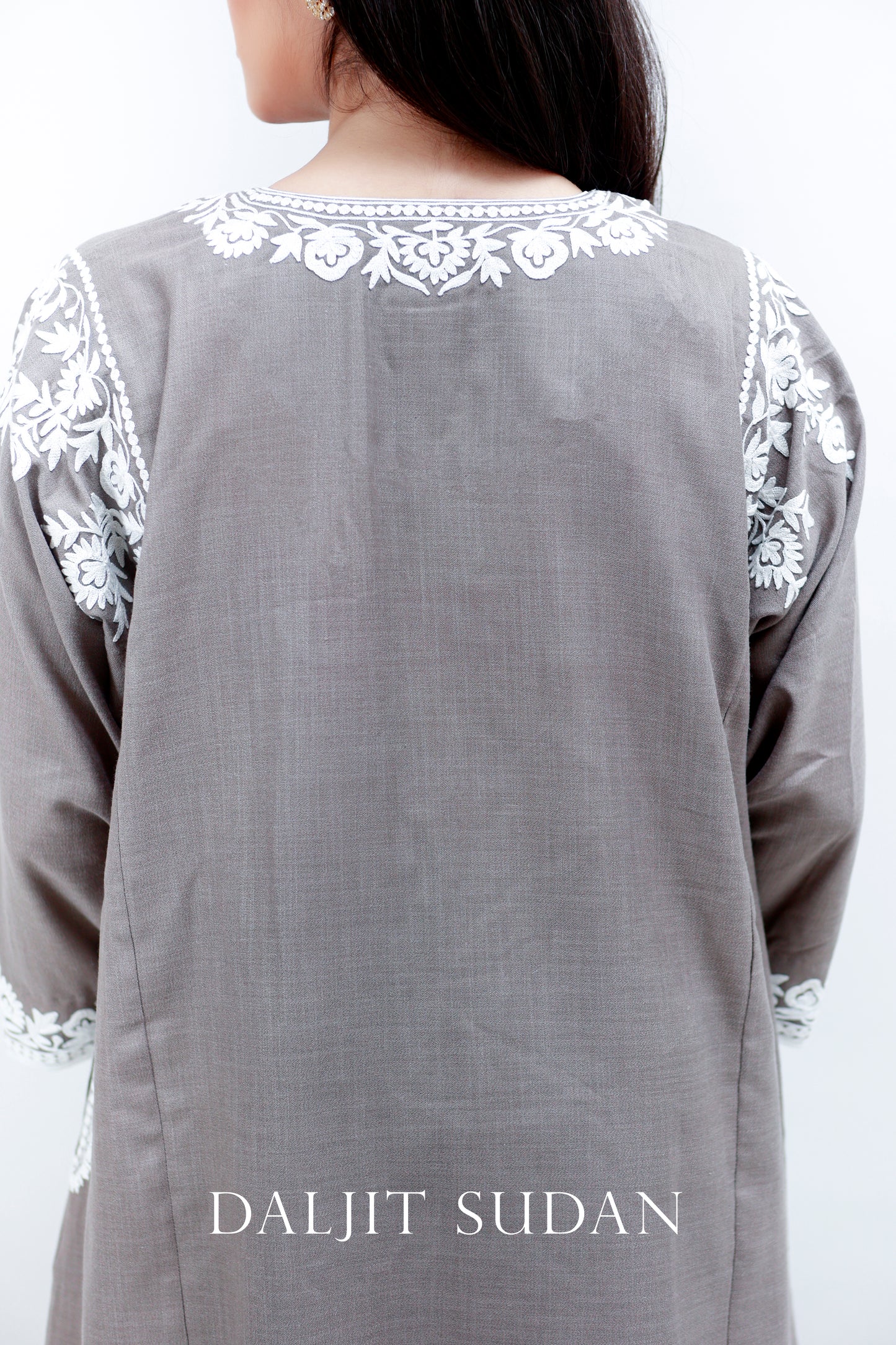 Grey Cotton Phiran Set With White Aari Embroidery