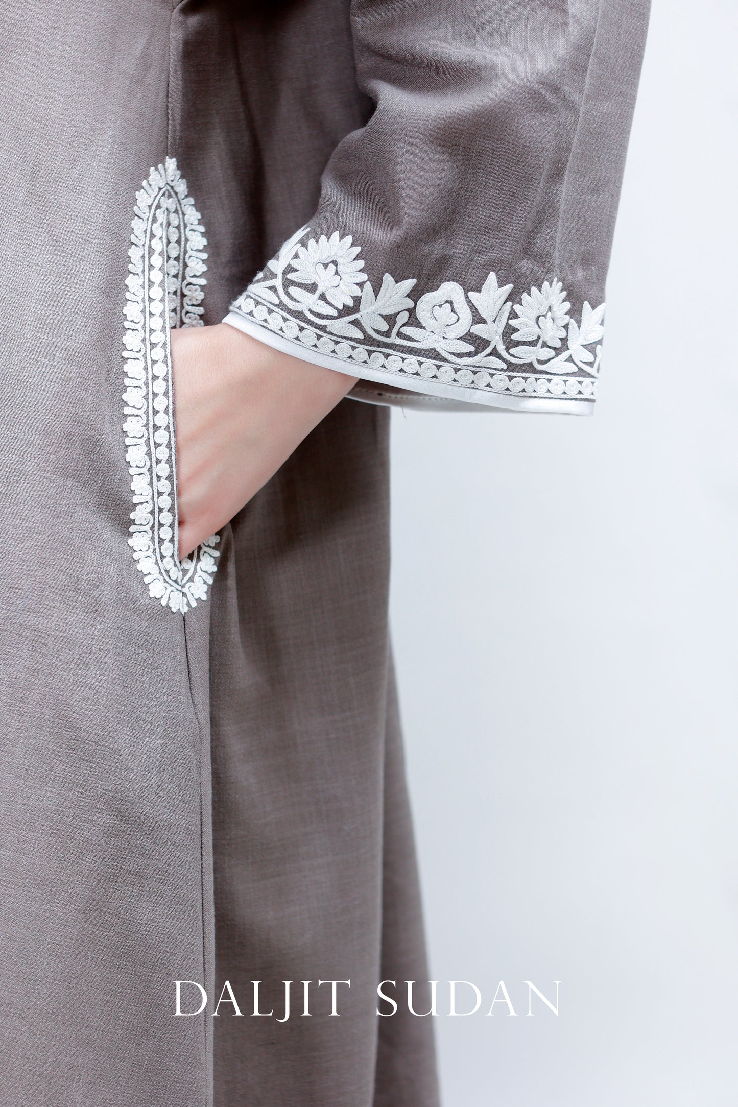 Grey Cotton Phiran Set With White Aari Embroidery