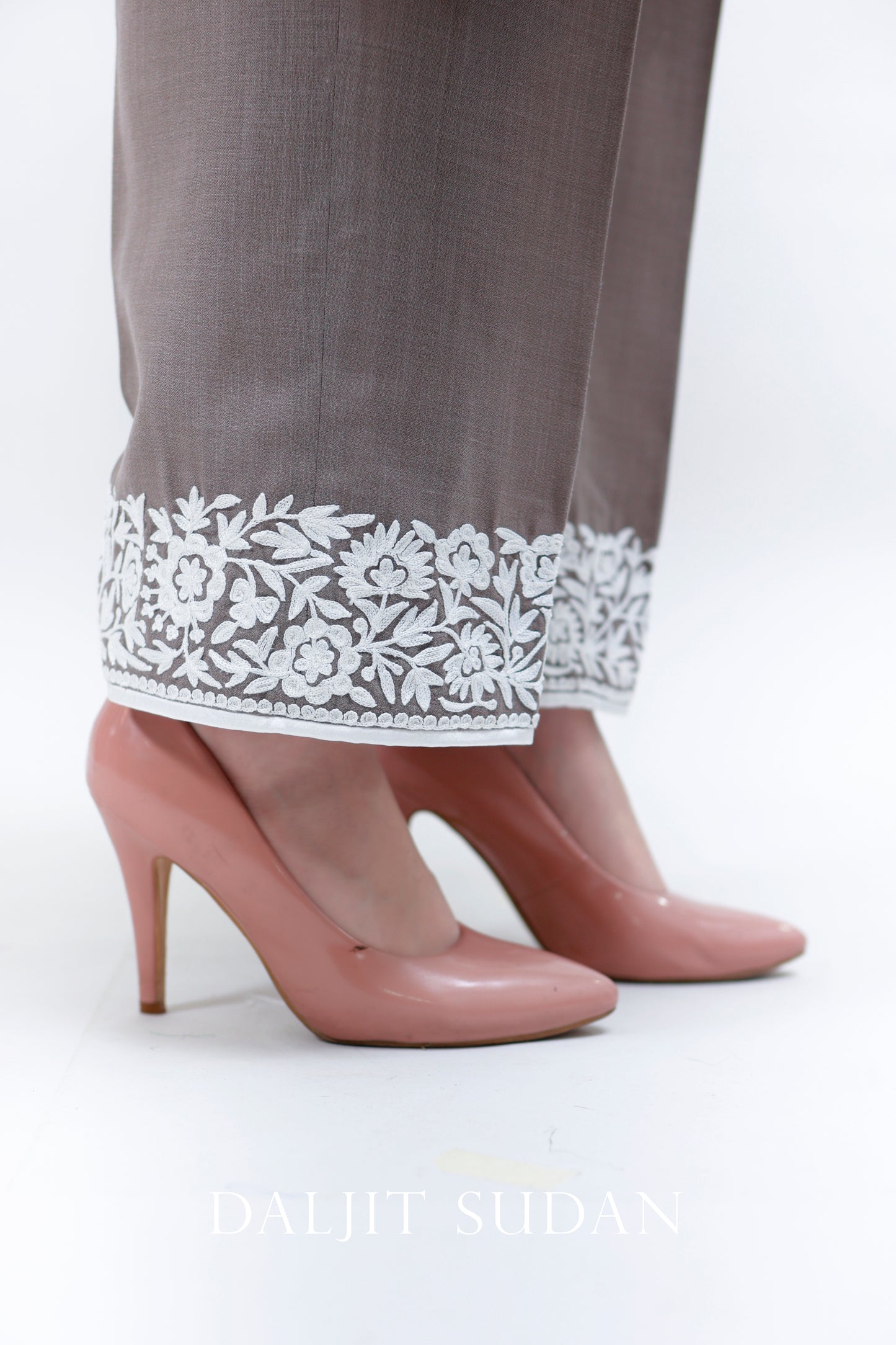 Grey Cotton Phiran Set With White Aari Embroidery