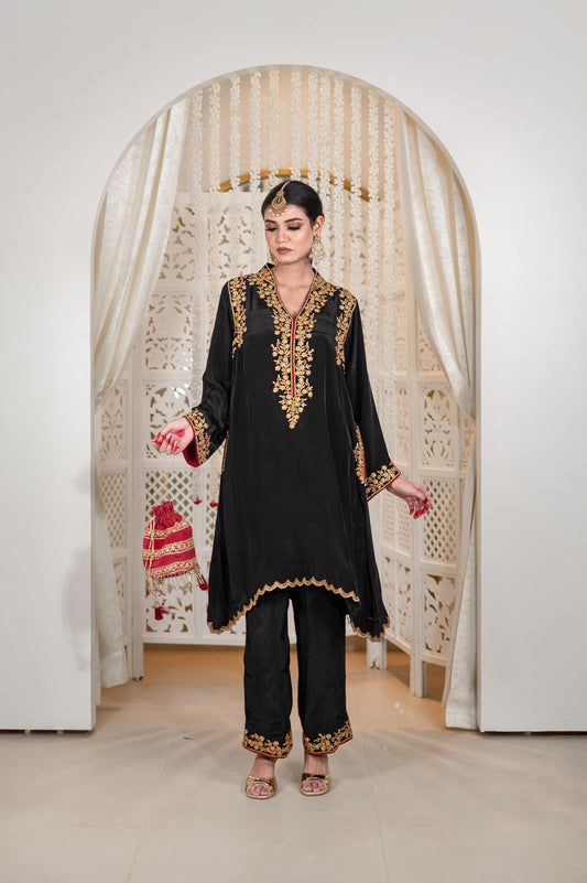 Black Shoulder Phiran Pants