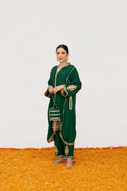 Emerald Green Crepe Aari Shoulder Set