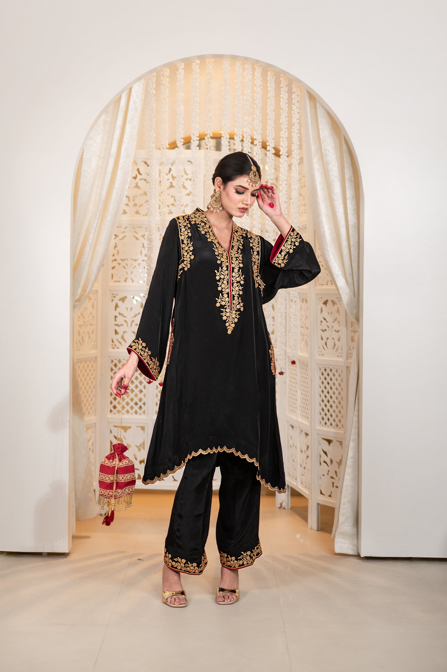 Black Shoulder Phiran Pants