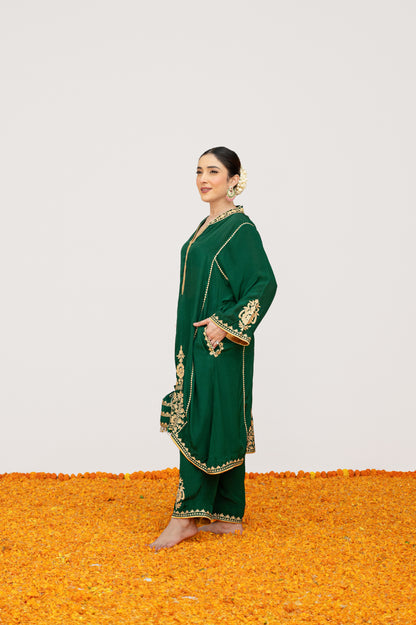 Emerald Green Crepe Aari Shoulder Set