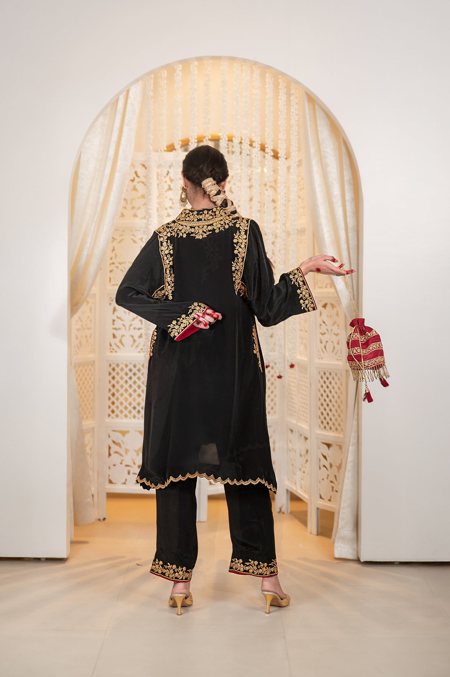 Black Shoulder Phiran Pants