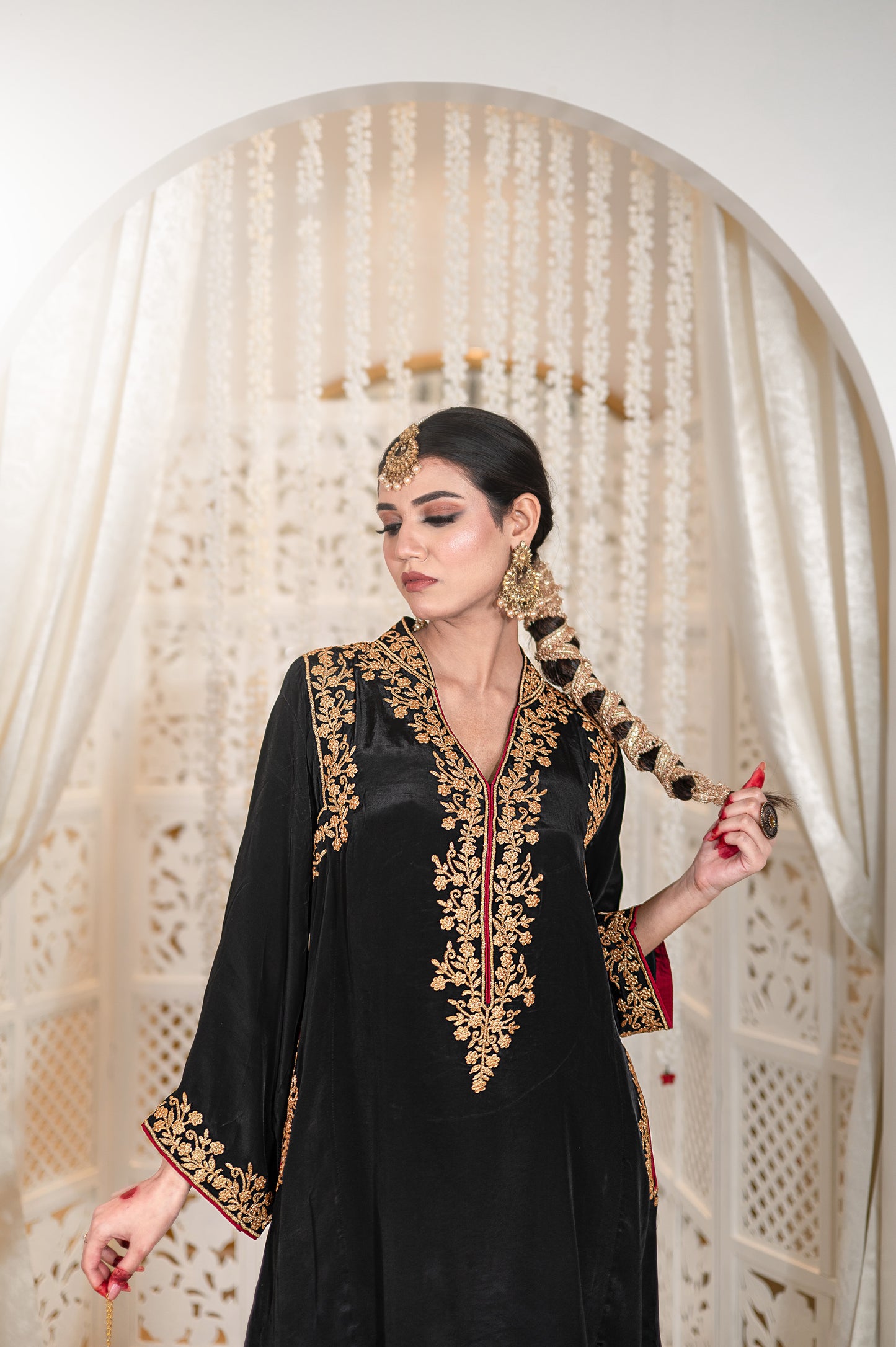 Black Shoulder Phiran Pants