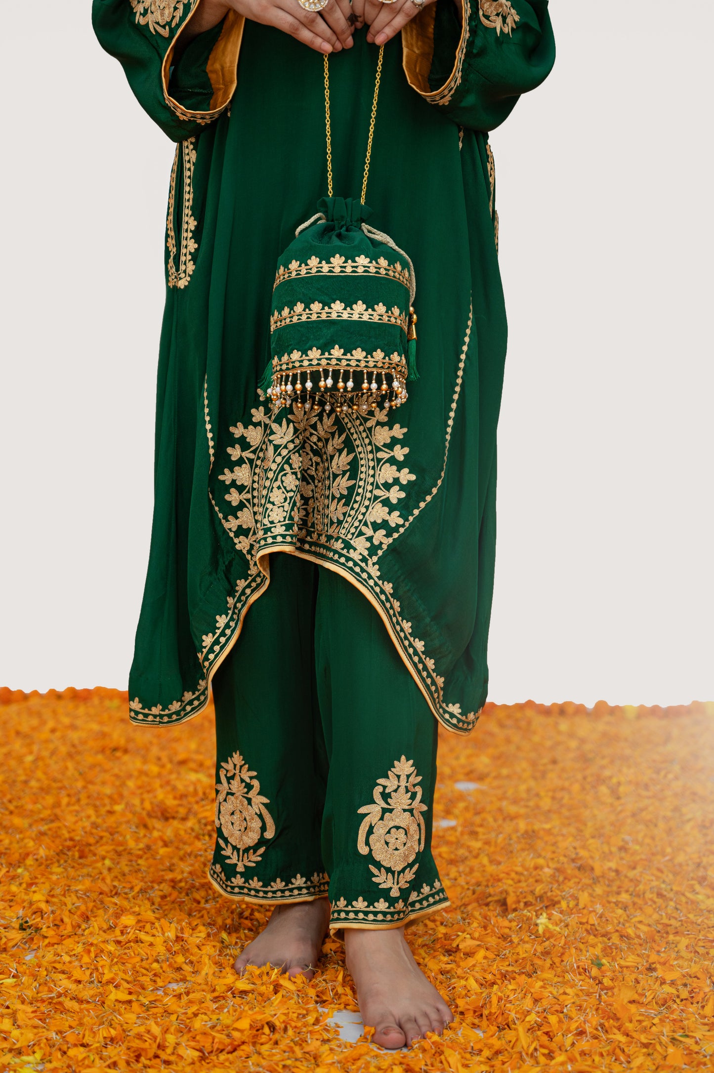 Emerald Green Crepe Aari Shoulder Set