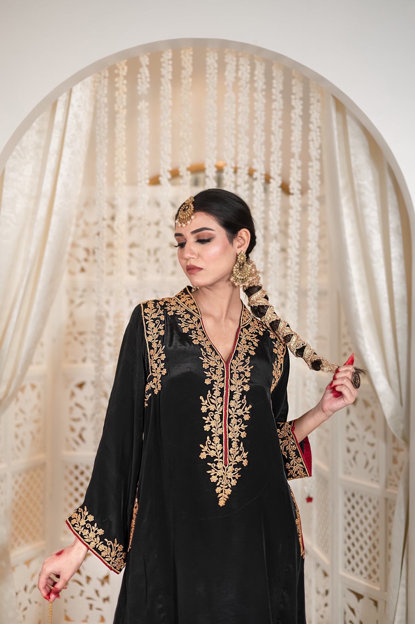 Black Shoulder Phiran Pants