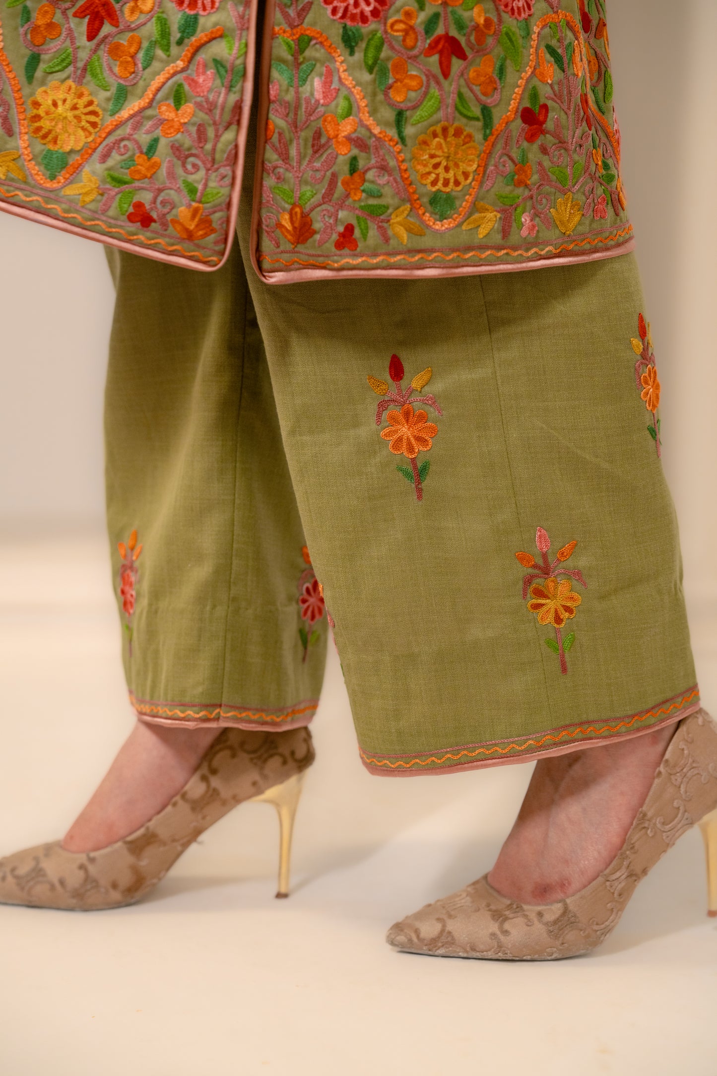 Olive Green Cotton Phiran Set With Multicolour Aari Embroidery