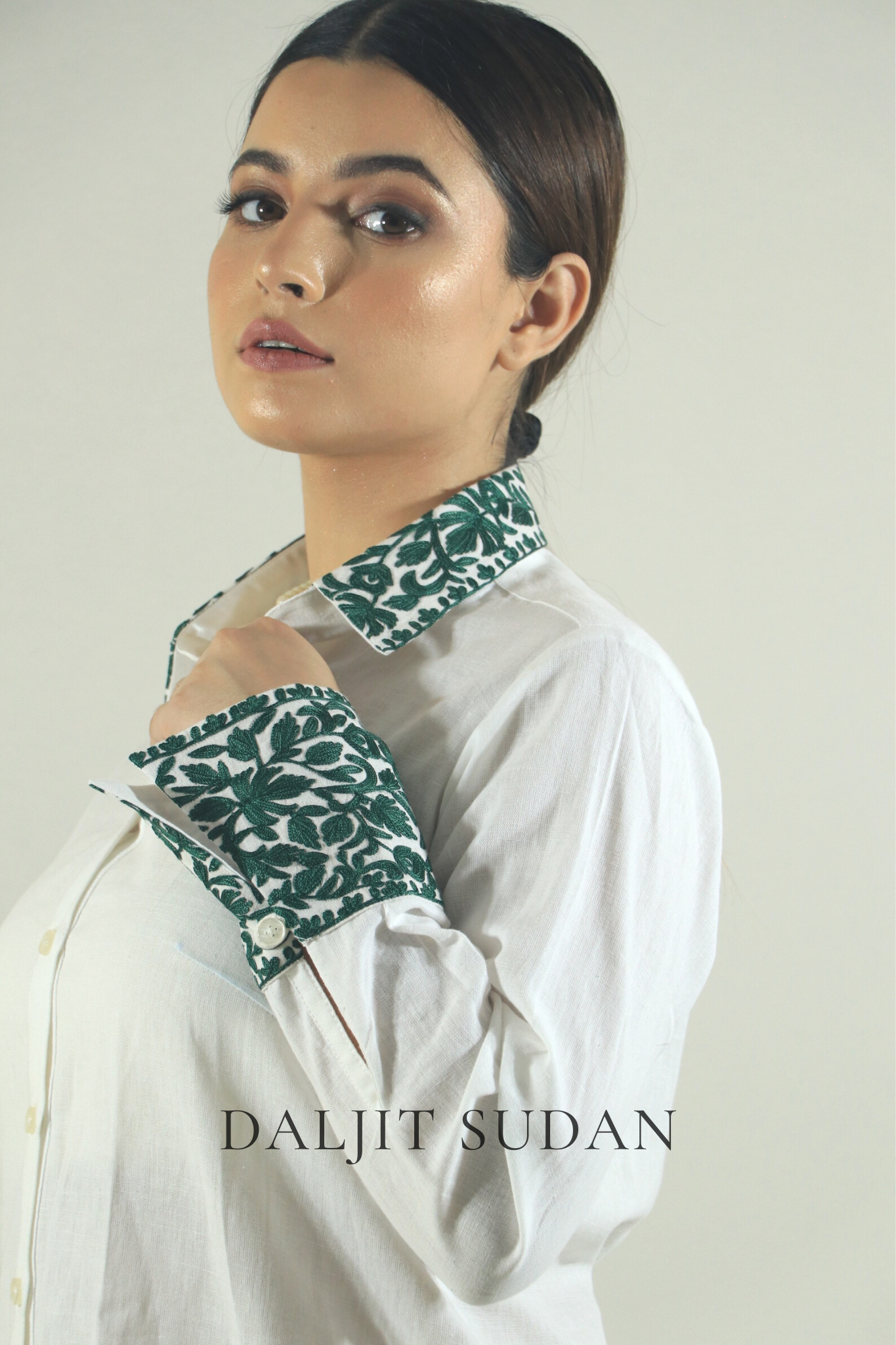 Off - white collar cuff emerald embroidered shirt