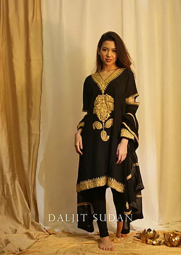 Buy Wazir C White Crepe Kashmiri Tilla Embroidered Kurta Flared Pant Set  Online | Aza Fashions