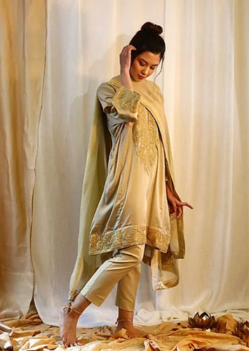 Cream Crepe Kashmiri Gala Tilla Phiran Suit