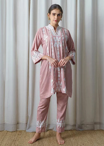 Pink Muslin Phiran with White Aari Embroidery