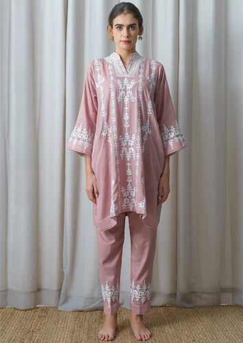 Pink Muslin Phiran with White Aari Embroidery